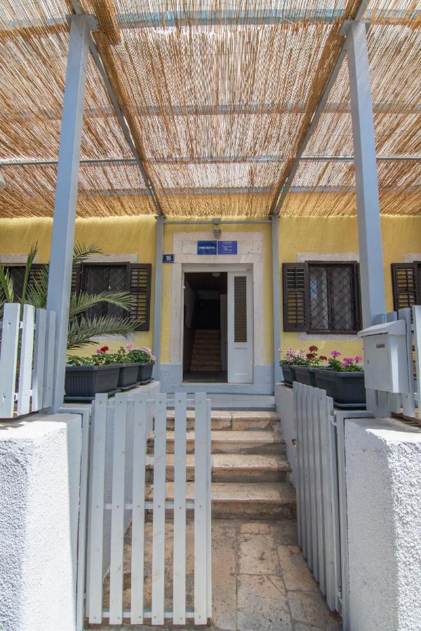 Hostel Flora Mali Losinj Exterior photo