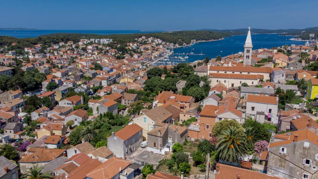 Hostel Flora Mali Losinj Exterior photo