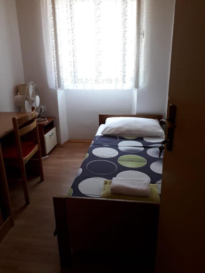 Hostel Flora Mali Losinj Exterior photo
